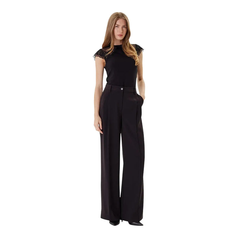 Morgan De Toi femme sans manches col rond noir top avec des bordures en dentelle associées à un pantalon noir à jambes larges