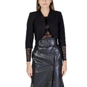 Morgan De Toi Cardigan noir pour femme à manches 3/4 avec poignets bordés de dentelle, porté avec une jupe et une ceinture en similicuir noir