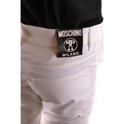 Moschino Short en coton blanc pour femme avec étiquette noire ornée du logo emblématique, vue de face