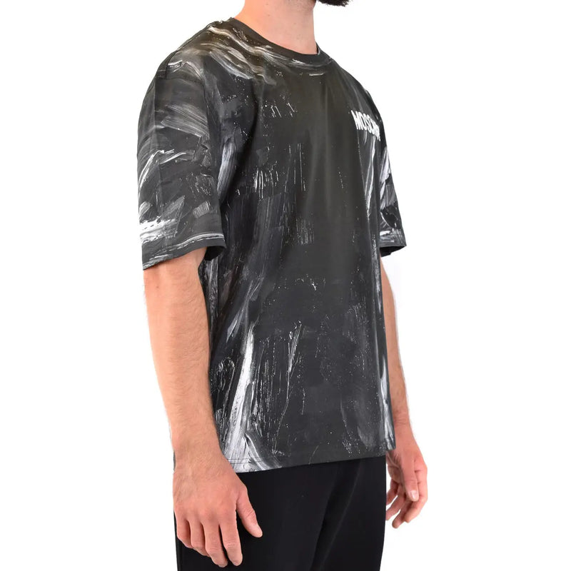 Moschino hommes t-shirt avec un motif abstrait noir et blanc d'éclaboussures de peinture et un logo sur la poitrine, modèle à manches courtes