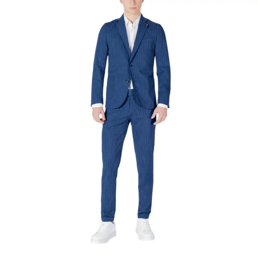 Men’s blue pinstripe summer suit with white shirt and white sneakers displayed in Mulish Men product