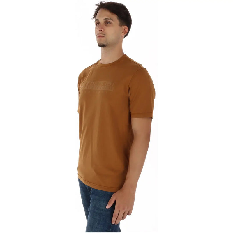 Napapijri T-shirt homme en coton camel, col rond, en tissu moutarde, avec un logo discret ton sur ton sur la poitrine.