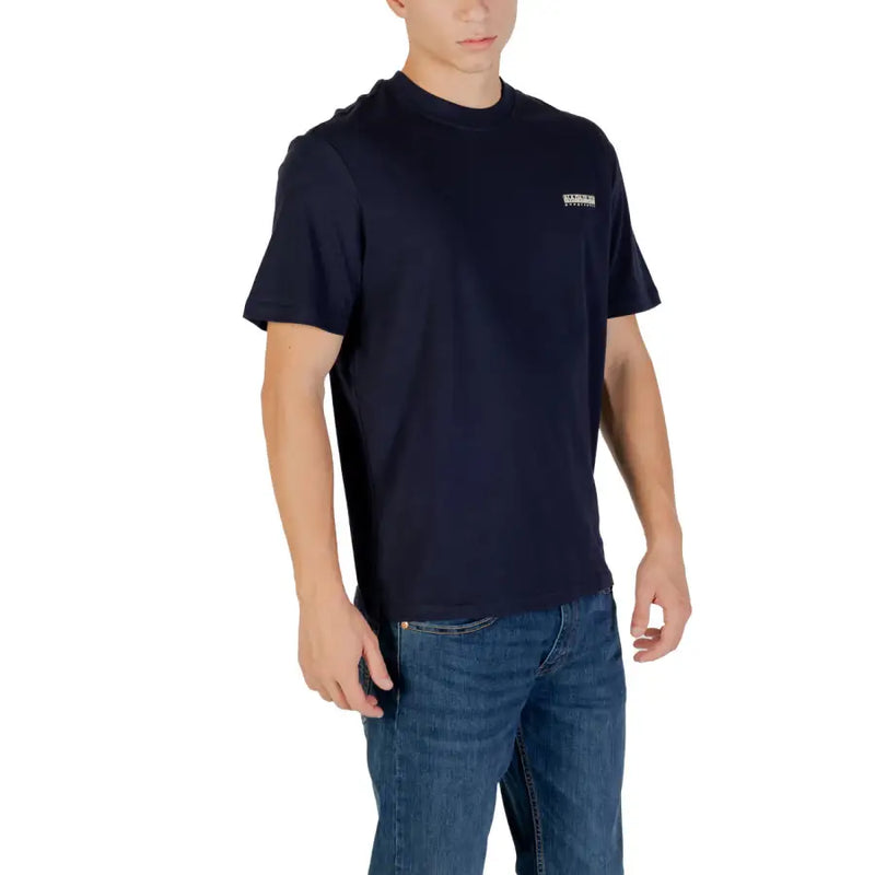 T-shirt bleu marine à manches courtes et col rond en coton t-shirt avec un petit logo blanc sur la poitrine gauche par Napapijri collection homme