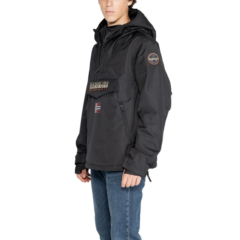 Napapijri Doudoune noire pour homme avec capuche zippée et écusson de marque sur la poitrine, vue de face