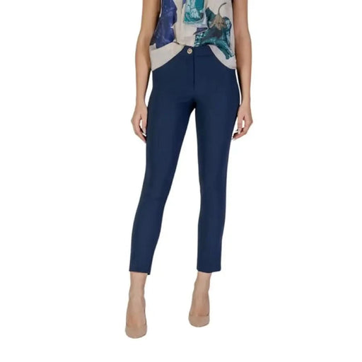 Navy blue slim fit cropped dress pants from Rinascimento Spring/Summer Collection