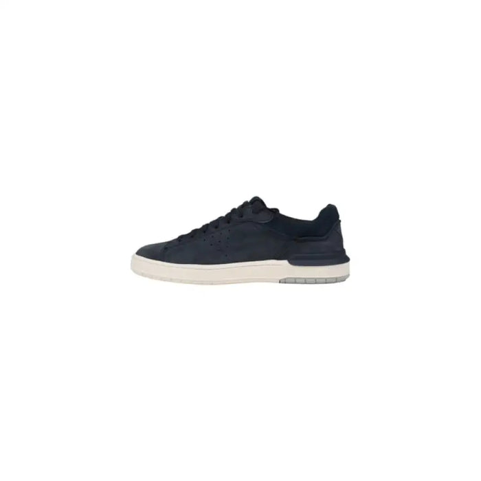 Navy blue leather sneaker from Clarks Men, stylish and comfortable footwear option