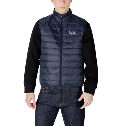Gilet matelassé bleu marine présenté sur la page produit du gilet matelassé noir à manches tricotées