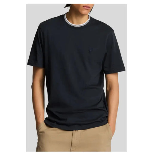 bleu marine T-shirt avec col bordé de blanc de la collection de t-shirts à manches courtes marron