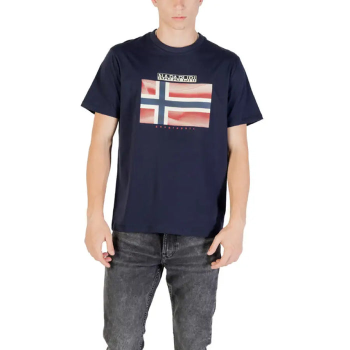 Navy blue T-shirt featuring a Norwegian Flag graphic product imagery