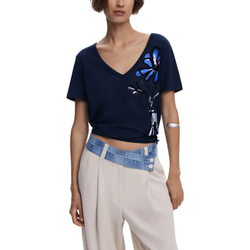 Navy blue V-neck T-shirt with blue floral graphic for women Fall Winter collection