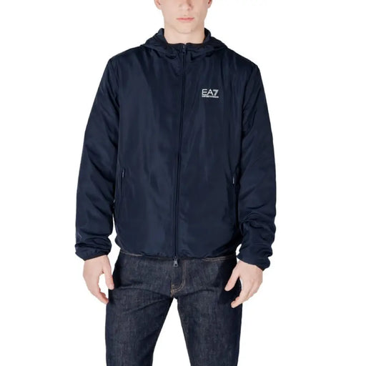 Veste à capuche bleu marine présentée dans Ea7 Blazer blanc pour homme avec fermeture éclair et poches avant