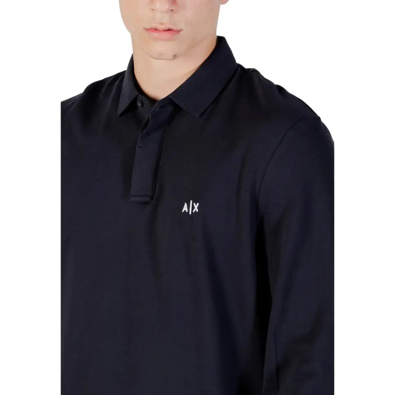 Polo bleu marine à manches longues avec un motif noir Armani Exchange tissu avec un logo discret brodé en blanc sur la poitrine