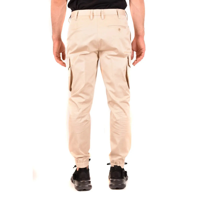 Pantalon cargo beige en coton pour homme Neil Barrett, avec poches latérales et ourlets élastiques, idéal pour une tenue décontractée.