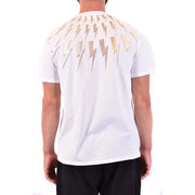 coton blanc à manches courtes t-shirt par Neil Barrett, avec un audacieux dégradé or-crème en forme d'éclair partant des épaules