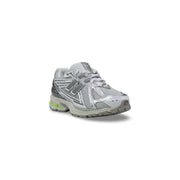 New balance Baskets montantes grises pour homme 1906r, en synthétique, avec tige en mesh argenté et vert fluo et semelle en caoutchouc.