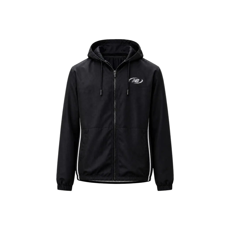 New balance Blazer à capuche noir en polyester pour homme, avec bandes latérales blanches et logo discret sur la poitrine (vue de face).