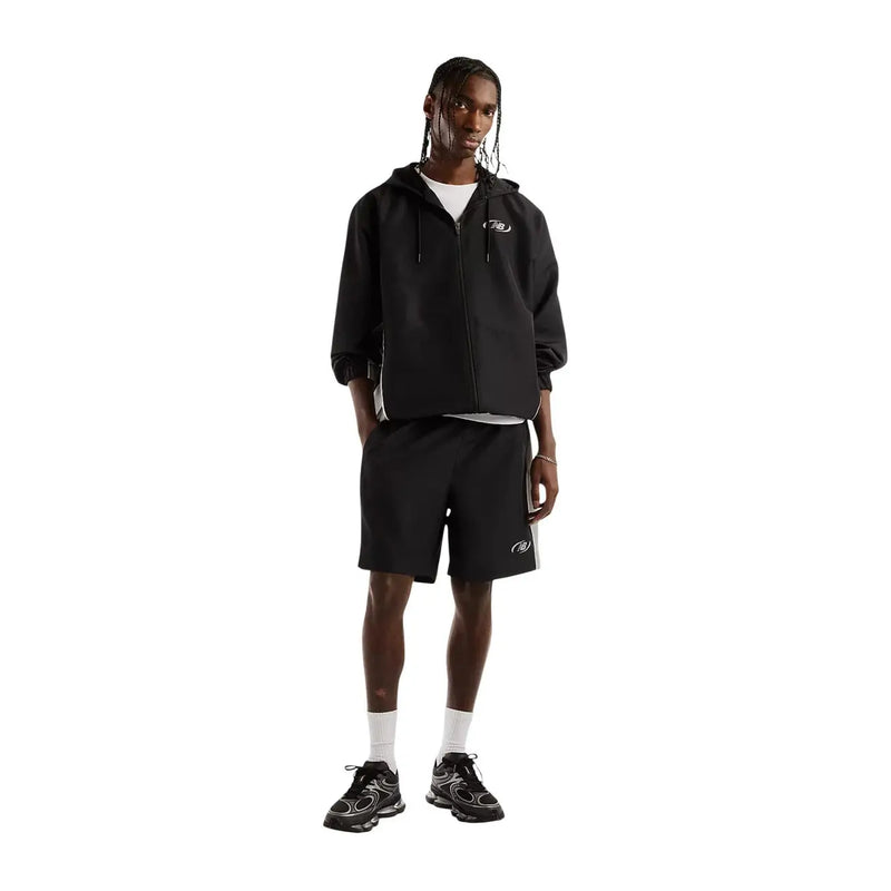 New balance Sweat à capuche zippé noir en polyester pour homme, orné d'un logo blanc discret, assorti à un short noir.
