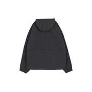 New balance Blazer homme noir en nylon à capuche et fermeture éclair, au design minimaliste et élégant, orné de surpiqûres discrètes.