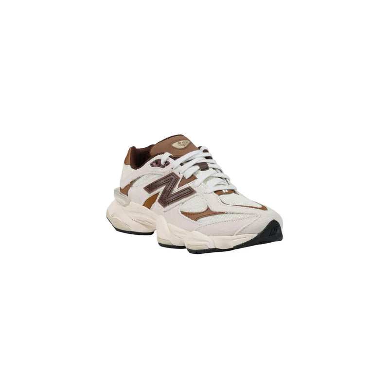 New Balance Baskets en daim marron pour homme avec des détails blancs et une semelle épaisse pour un style décontracté