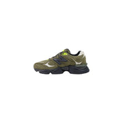 New Balance Baskets pour homme en cuir suédé vert olive, modèle 9060 avec des accents noirs et jaune fluo.