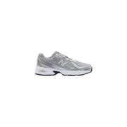 New Balance Baskets grises pour hommes avec tige en mesh argenté et semelle intermédiaire en textile blanc, chaussures de course