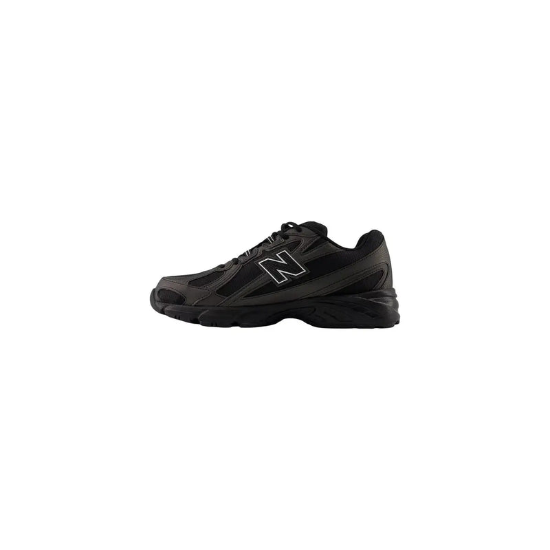 New balance Baskets pour homme noires en matière synthétique, modèle slip-on au design minimaliste et élégant, avec un logo blanc discret sur le côté.