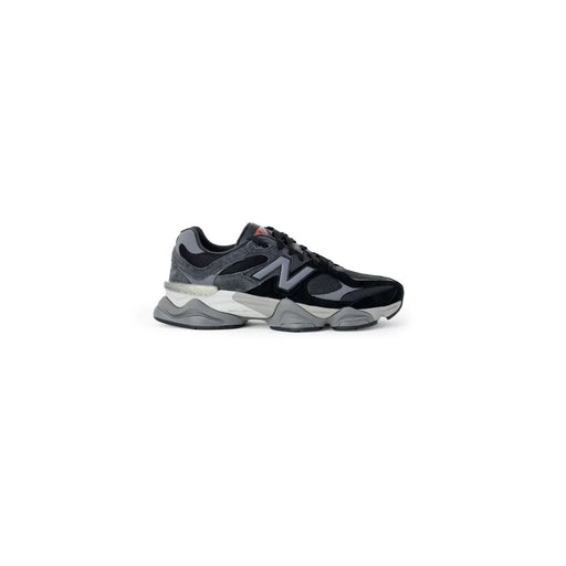 New balance Baskets homme 990v4 noires et grises à semelle épaisse et multicouche, semelle en caoutchouc gris.