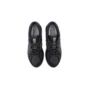 Noir new balance Baskets homme 1906 avec une tige en mesh élégante et un design synthétique minimaliste dans des tons de gris.