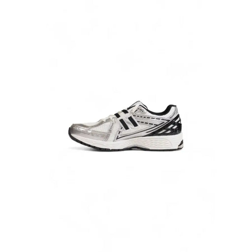 New balance Baskets homme en cuir blanc M1906R pointure 3,5, modèle running argenté et noir avec tige en mesh et semelle en caoutchouc