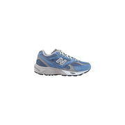 New Balance Baskets homme en cuir bleu clair et textile avec empeigne en mesh bleu et gris et daim, modèle running