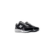 New Balance Baskets en daim gris pour homme, inspirées des chaussures de running 990v3 noires et grises, avec lacets blancs et semelle intermédiaire épaisse.