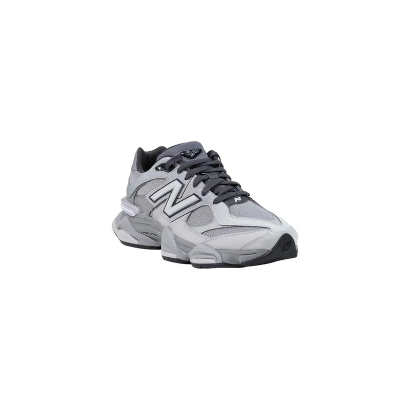New balance Baskets homme en daim gris avec empiècements en mesh et synthétiques gris et noirs