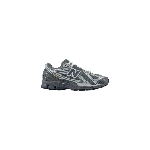 New Balance Baskets homme synthétiques grises à motif géométrique avec tige en mesh gris et argent et semelle en caoutchouc, chaussure de running