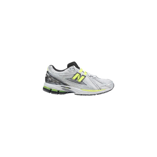 New balance Baskets grises synthétiques pour femmes, avec une tige en maille argentée et jaune fluo et des détails noirs.