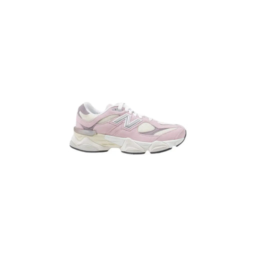 New Balance Baskets en cuir rose pour femme, modèle 560v3, avec une semelle épaisse à plusieurs couches rose et blanche.