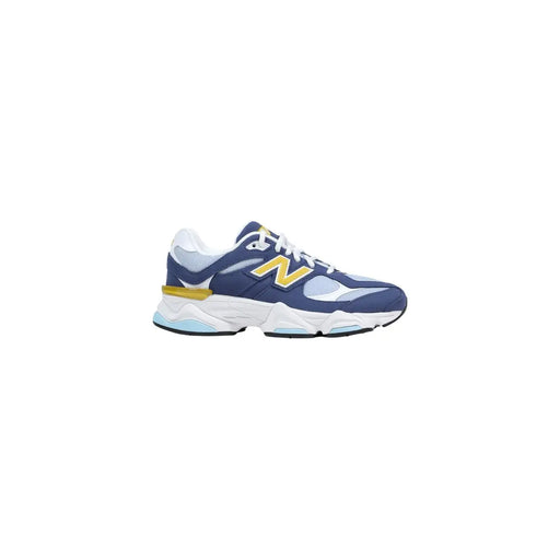 New balance Baskets en daim violet pour femme, bleu marine et blanc, avec un logo « n » jaune vif sur le côté.