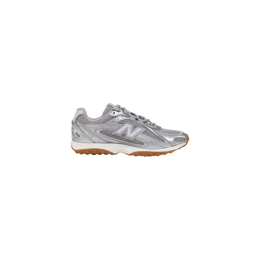 New Balance Baskets argentées pour femmes, tige en mesh et semelle en caoutchouc couleur gomme, modèle slip-on synthétique