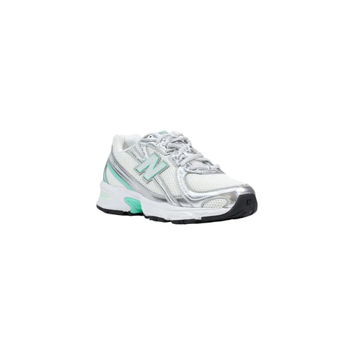 New Balance Baskets synthétiques argentées pour femmes, blanches et argentées avec des accents vert menthe, pour une tenue décontractée