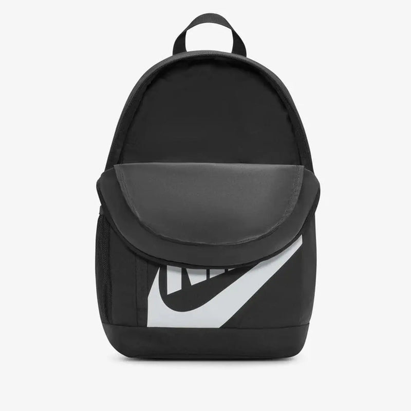 Nike Sac à dos pour homme noir avec logo Swoosh blanc et rabat avant gris, vue de face