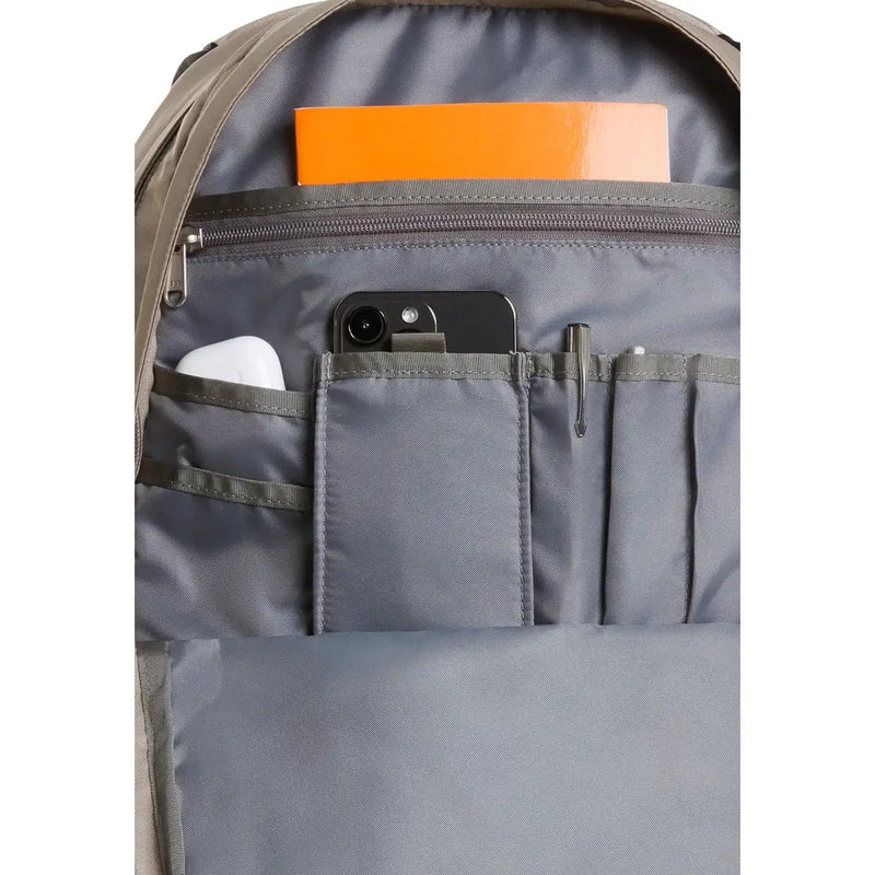 Sac à dos The North Face Borealis pour homme, en nylon gris, avec plusieurs compartiments zippés (vue de face)