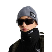 Bonnet The North Face TNF LOGO BOX pour homme, en maille côtelée grise avec logo brodé noir, vue de face