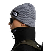 Bonnet The North Face pour homme, en maille côtelée grise avec logo TNF et écusson noir, vue de face