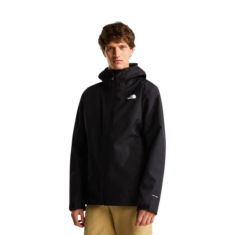 Veste The North Face Quest Tri pour homme, noire avec capuche et logo blanc discret sur la poitrine (vue de face)