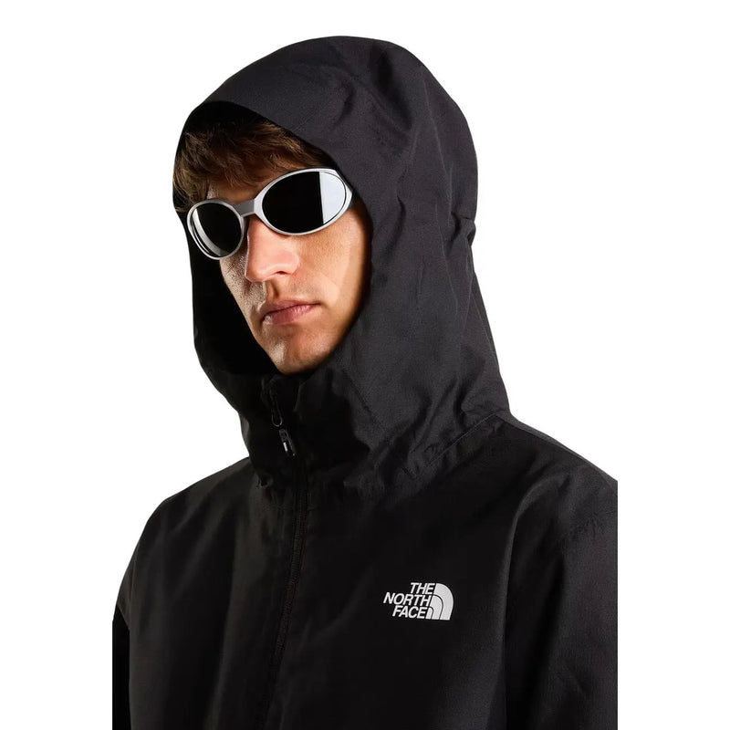 Veste The North Face Quest Tri pour homme, noire avec logo blanc sur la poitrine, vue de face