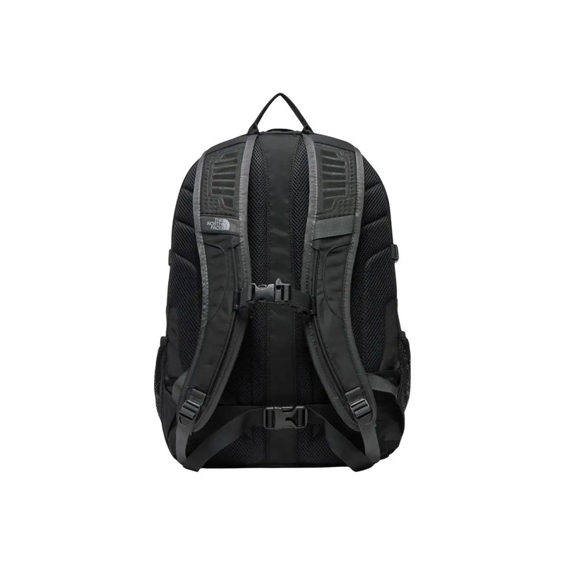 Sac à dos The North Face Borealis Classic pour homme, en nylon noir avec filet gris et bretelles renforcées, vu de dos.