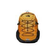 Sac à dos The North Face Borealis Classic noir pour homme, en nylon 29L, avec poches latérales en filet orange et noir et bretelles réglables.