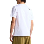 Le dos d'un t-shirt blanc à manches courtes en coton t-shirt pour hommes de la marque The North Face avec un petit logo noir