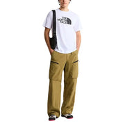 Blanc The North Face homme t-shirt avec des manches courtes et un logo noir, idéal pour les vêtements décontractés en extérieur