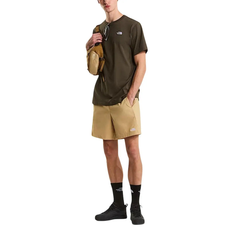 The North Face men t-shirt in olive green with short sleeves features a small white logo on the chest