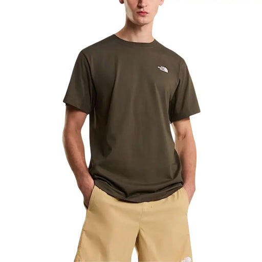 T-shirt à manches courtes vert olive The North Face pour homme t-shirt avec un petit logo blanc sur la poitrine gauche pour une tenue décontractée